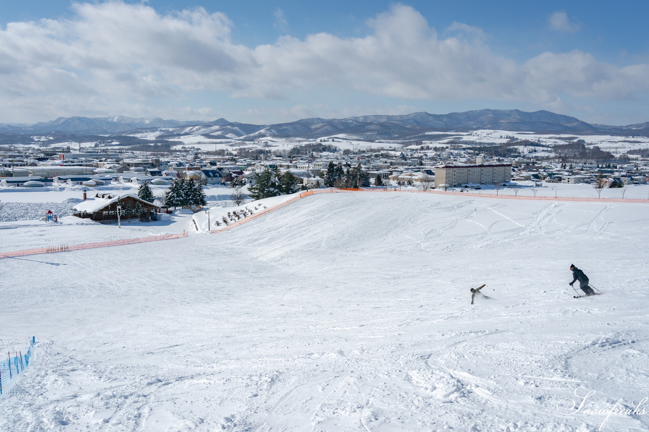 中富良野町北星スキー場から上富良野町日の出スキー場へ。Permanent Union 札幌正規ディーラー『5&.』オーナー・河関憲幸さんと滑る、絶景の富良野ローカルスキー場巡り。